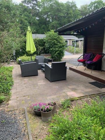 Sfeervolle Blokhut Op De Veluwe Op Recreatiepark Topparken In Beekbergen Met Vrije Tuin En Eigen Parkeerplaats 외부 사진